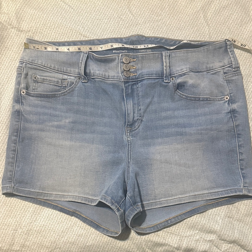 Torrid jegging mid short
Super soft
